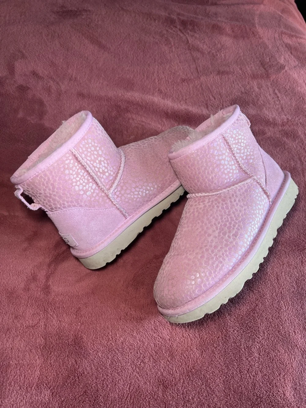 Sparkly pink UGGS - Picture 1 of 3